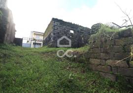 House in a State of Ruin - Povoação