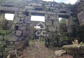 House in a State of Ruin - Povoação