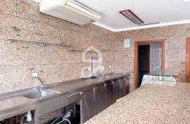 Fully Equipped Restaurant or Snack Bar in Orgens