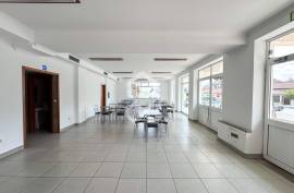 Fully Equipped Restaurant or Snack Bar in Orgens
