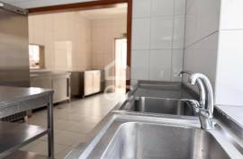 Fully Equipped Restaurant or Snack Bar in Orgens