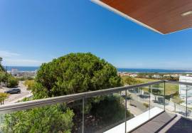 T4 apartment with terraces and open ocean views in Capuchos