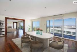 T4 apartment with terraces and open ocean views in Capuchos