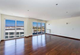 T4 apartment with terraces and open ocean views in Capuchos