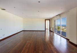 T4 apartment with terraces and open ocean views in Capuchos