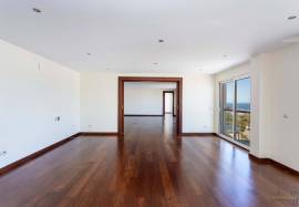 T4 apartment with terraces and open ocean views in Capuchos