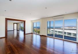 T4 apartment with terraces and open ocean views in Capuchos