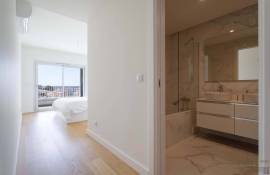New T3 apartment in Seixal with exceptional views of the Tagus & Lisbon