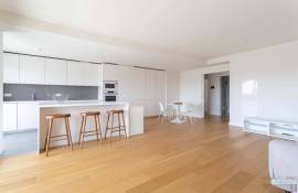 New T3 apartment in Seixal with exceptional views of the Tagus & Lisbon