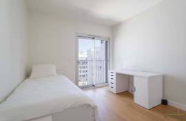 New T3 apartment in Seixal with exceptional views of the Tagus & Lisbon
