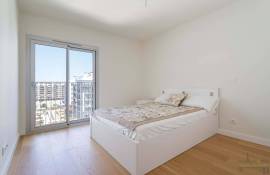 New T3 apartment in Seixal with exceptional views of the Tagus & Lisbon