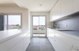 New T3 apartment in Seixal with exceptional views of the Tagus & Lisbon
