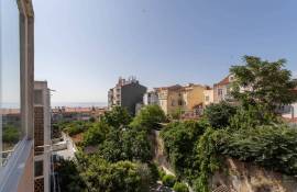 Lisbon Graça T1 of charm beautiful renovation with charming veranda and its unobstructed view