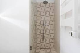 Lisbon Graça T1 of charm beautiful renovation with charming veranda and its unobstructed view