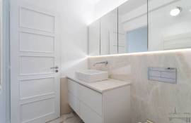 Lisbon Graça T1 of charm beautiful renovation with charming veranda and its unobstructed view