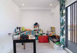 3 Bedroom Terraced House with Garage in Redondos
