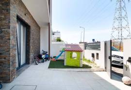 3 Bedroom Terraced House with Garage in Redondos