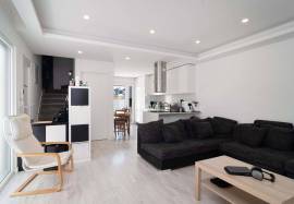 3 Bedroom Terraced House with Garage in Redondos