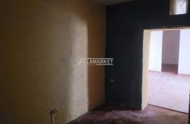3 +1 bedroom bank apartment located on the ground floor of a three-storey building, in the heart of Borba.