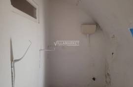 3 +1 bedroom bank apartment located on the ground floor of a three-storey building, in the heart of Borba.
