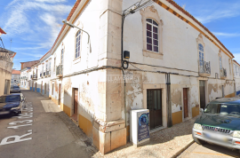 3 +1 bedroom bank apartment located on the ground floor of a three-storey building, in the heart of Borba.