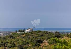 Luxury 3-Bedroom Villa with self contained guest area, pool & Panoramic Views – Moncarapacho.