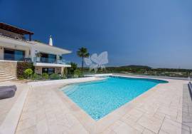 Luxury 3-Bedroom Villa with self contained guest area, pool & Panoramic Views – Moncarapacho.