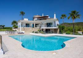 Luxury 3-Bedroom Villa with self contained guest area, pool & Panoramic Views – Moncarapacho.