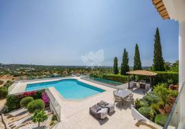 Luxury 3-Bedroom Villa with self contained guest area, pool & Panoramic Views – Moncarapacho.