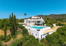 Luxury 3-Bedroom Villa with self contained guest area, pool & Panoramic Views – Moncarapacho.