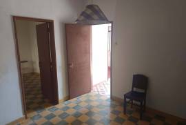 Figueira - Single storey house to restore