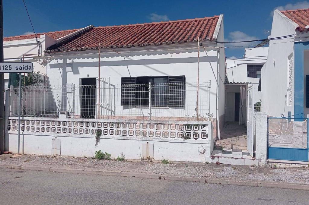 Figueira - Single storey house to restore