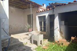 Figueira - Single storey house to restore