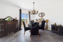 Modern 3 bedroom Townhouse with private pool & studio near beaches and town