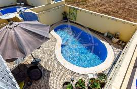 Modern 3 bedroom Townhouse with private pool & studio near beaches and town