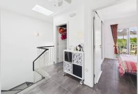Modern 3 bedroom Townhouse with private pool & studio near beaches and town