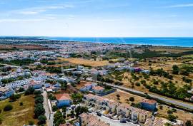 Modern 3 bedroom Townhouse with private pool & studio near beaches and town