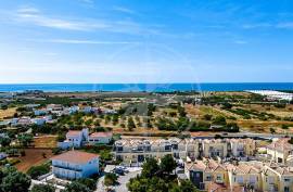 Modern 3 bedroom Townhouse with private pool & studio near beaches and town