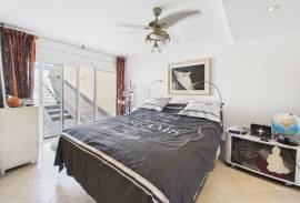 Modern 3 bedroom Townhouse with private pool & studio near beaches and town
