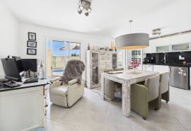 Modern 3 bedroom Townhouse with private pool & studio near beaches and town