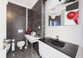Modern 3 bedroom Townhouse with private pool & studio near beaches and town