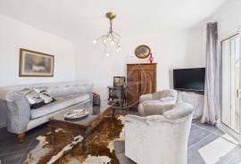 Modern 3 bedroom Townhouse with private pool & studio near beaches and town
