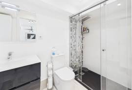 Modern 3 bedroom Townhouse with private pool & studio near beaches and town