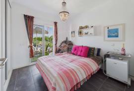 Modern 3 bedroom Townhouse with private pool & studio near beaches and town