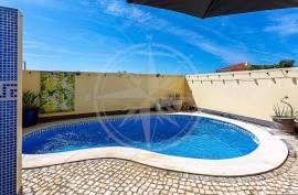 Modern 3 bedroom Townhouse with private pool & studio near beaches and town