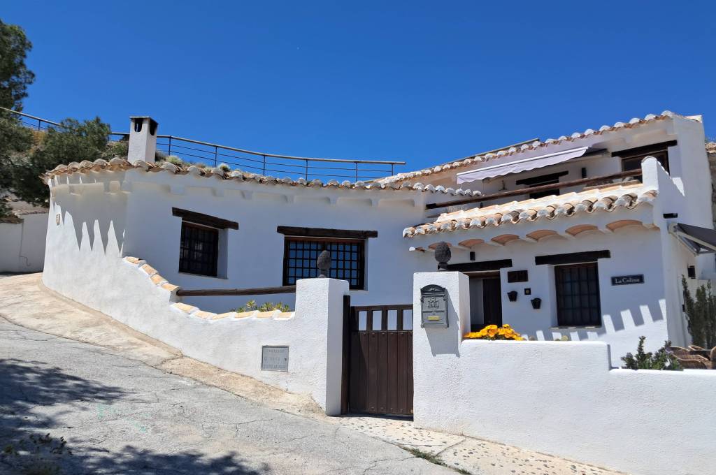 Stunning 2 Bed Cave House For Sale in Granda