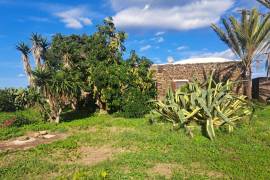Excellent 2 Bed Stone House for Sale In Pantelleria