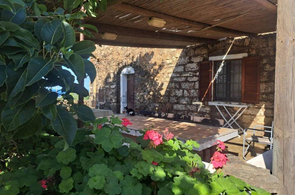 Excellent 2 Bed Stone House for Sale In Pantelleria