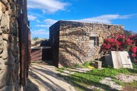 Excellent 2 Bed Stone House for Sale In Pantelleria