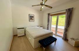 Contemporary spacious T3 townhouse in the centre of Foz do Arelho, Sil